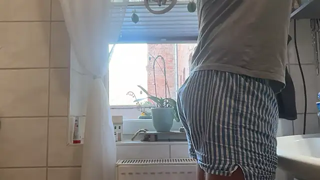 Snapshot of RioBlaze chatting on 03-08-26, 01:04 RioBlaze online show from 03-08-26, 01:04