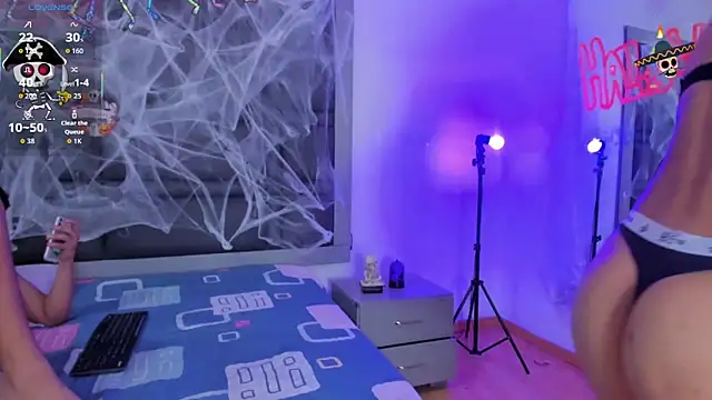 Snapshot of Aliss_Aron chatting on 10-22-25, 11:54 Aliss Aron online show from 10-22-25, 11:54