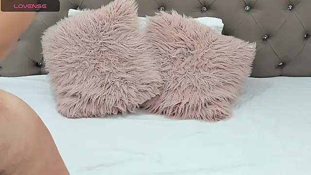 Snapshot of Isbettyche chatting on 10-29-25, 11:17 Isbettyche online show from 10-29-25, 11:17