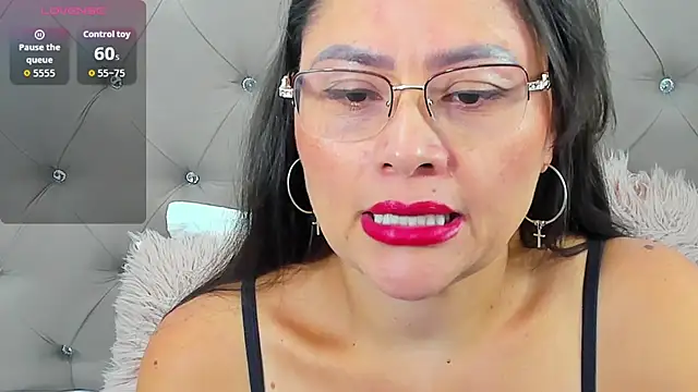 Snapshot of Isbettyche chatting on 11-23-25, 10:20 Isbettyche online show from 11-23-25, 10:20