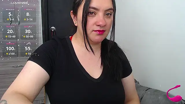 Snapshot of EmilySpicy chatting on 10-21-25, 06:19 EmilySpicy online show from 10-21-25, 06:19