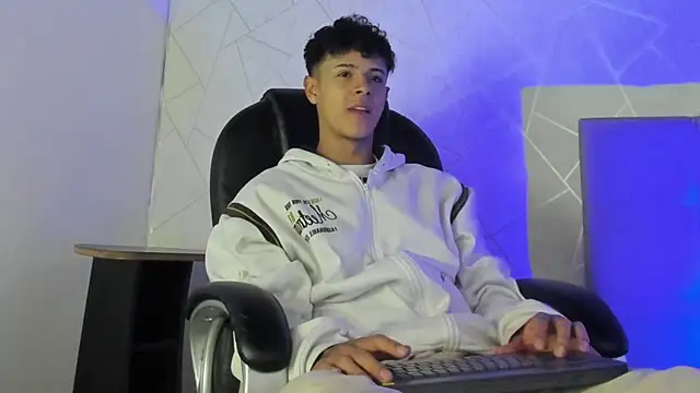 Alex Colton7 online show from 12-04-25, 05:17