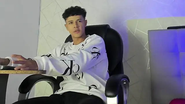 Alex Colton7 online show from 12-15-25, 04:06