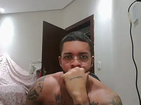 Snapshot of Mitt1993b chatting on 10-30-25, 05:35 Mitt1993b online show from 10-30-25, 05:35