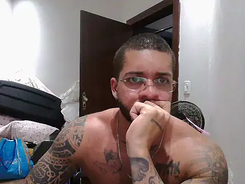 Snapshot of Mitt1993b chatting on 11-13-25, 10:52 Mitt1993b online show from 11-13-25, 10:52