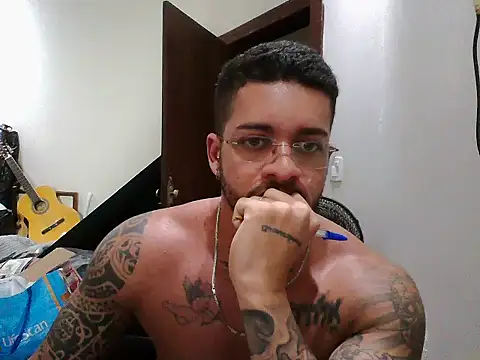 Snapshot of Mitt1993b chatting on 12-18-25, 11:38 Mitt1993b online show from 12-18-25, 11:38