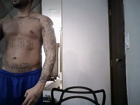 Snapshot of Mitt1993b chatting on 12-20-25, 10:50 Mitt1993b online show from 12-20-25, 10:50