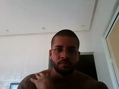 Snapshot of Mitt1993b chatting on 02-24-26, 01:31 Mitt1993b online show from 02-24-26, 01:31