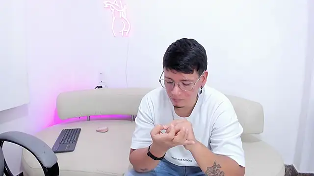 ZoeandEthan online show from 09-11-25, 06:08