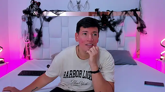 ZoeandEthan online show from 10-16-25, 06:31