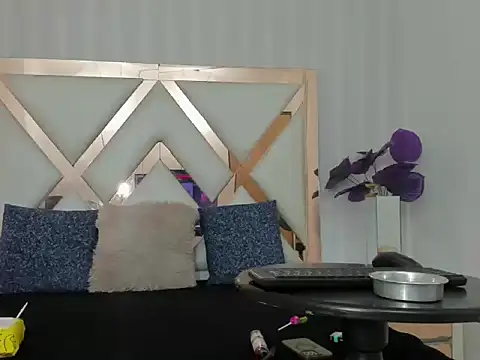 Snapshot of LicyEvans1 chatting on 10-10-25, 03:11 LicyEvans1 online show from 10-10-25, 03:11