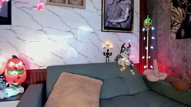 sarawolff online show from 10-22-25, 02:23