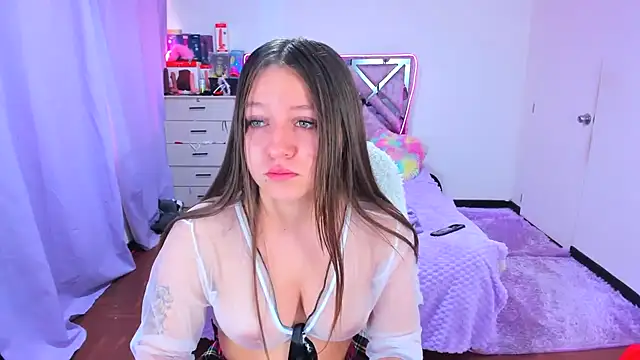 Snapshot of Luna_Analya chatting on 10-28-25, 01:25 Luna Analya online show from 10-28-25, 01:25