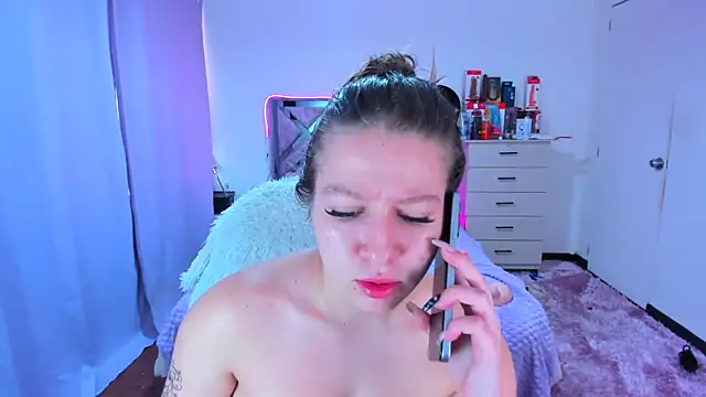 Snapshot of Luna_Analya chatting on 11-04-25, 04:06 Luna Analya online show from 11-04-25, 04:06