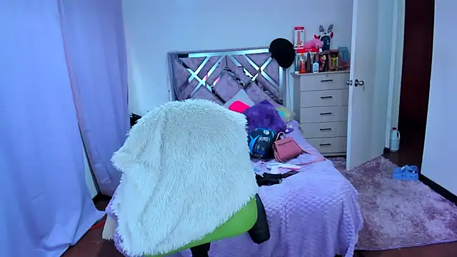 Snapshot of Luna_Analya chatting on 11-17-25, 12:00 Luna Analya online show from 11-17-25, 12:00