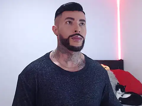 andrea de lucaa online show from 11-18-25, 03:34