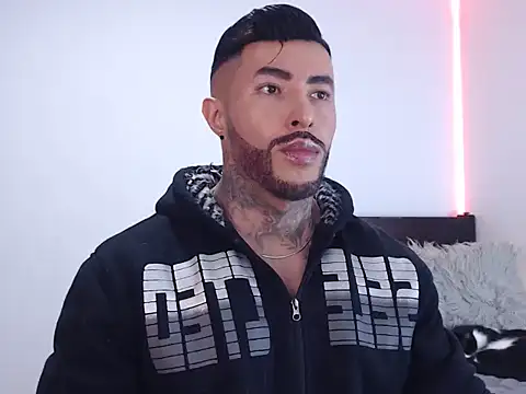 andrea de lucaa online show from 11-22-25, 04:11