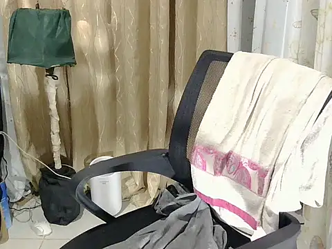 Pink Scarlet online show from 11-21-25, 07:51