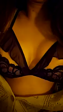 Snapshot of LeemaBean chatting on 09-23-25, 04:32 LeemaBean online show from 09-23-25, 04:32