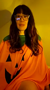 Snapshot of LeemaBean chatting on 10-27-25, 12:36 LeemaBean online show from 10-27-25, 12:36