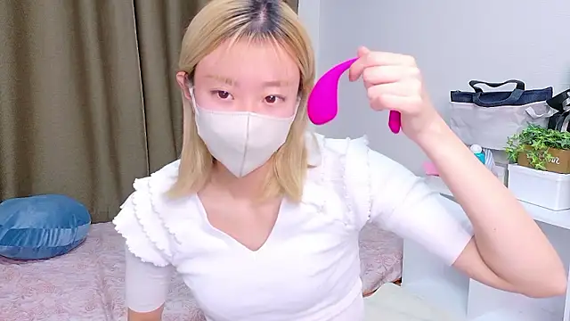 Snapshot of Nana__ch chatting on 12-17-25, 11:49 Nana ch online show from 12-17-25, 11:49