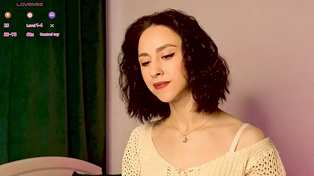 Snapshot of MiaSweetasHoney chatting on 12-05-25, 06:00 MiaSweetasHoney online show from 12-05-25, 06:00