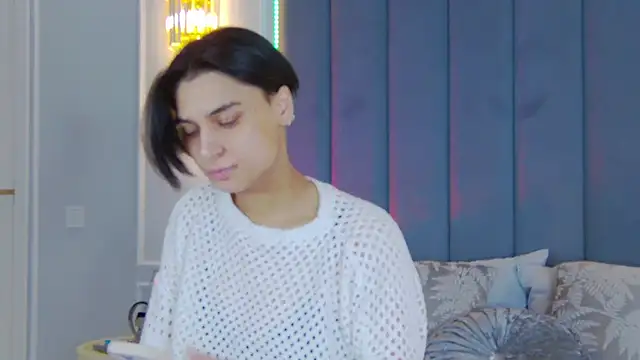 Snapshot of VioletAsh chatting on 10-06-25, 04:32 VioletAsh online show from 10-06-25, 04:32