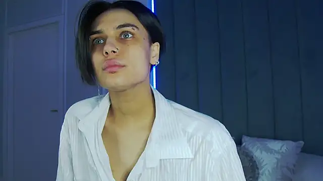 Snapshot of VioletAsh chatting on 10-13-25, 04:34 VioletAsh online show from 10-13-25, 04:34