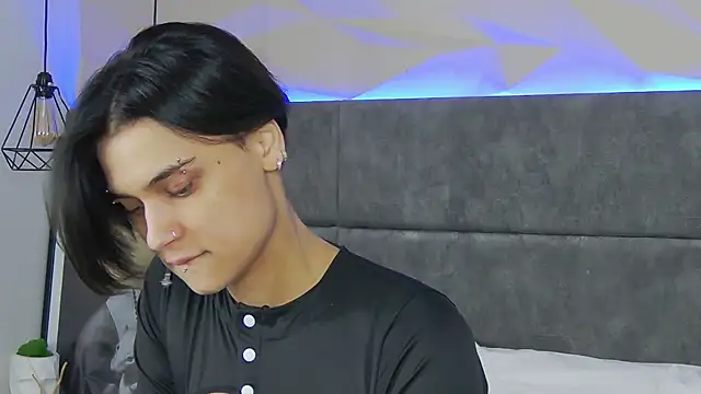 Snapshot of VioletAsh chatting on 10-14-25, 04:46 VioletAsh online show from 10-14-25, 04:46