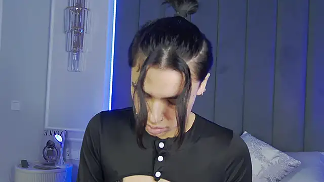 Snapshot of VioletAsh chatting on 10-16-25, 04:46 VioletAsh online show from 10-16-25, 04:46