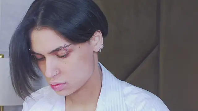 Snapshot of VioletAsh chatting on 10-20-25, 04:35 VioletAsh online show from 10-20-25, 04:35