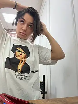 Snapshot of VioletAsh chatting on 11-12-25, 04:24 VioletAsh online show from 11-12-25, 04:24