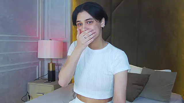 Snapshot of VioletAsh chatting on 11-17-25, 04:40 VioletAsh online show from 11-17-25, 04:40