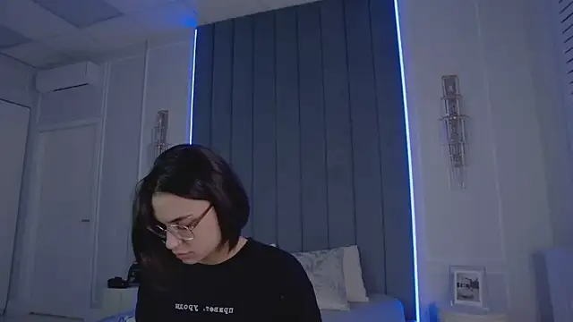 VioletAsh online show from 04-05-26, 04:20