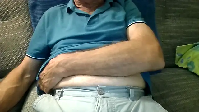 Snapshot of velikifant7 chatting on 11-18-25, 05:17 velikifant7 online show from 11-18-25, 05:17