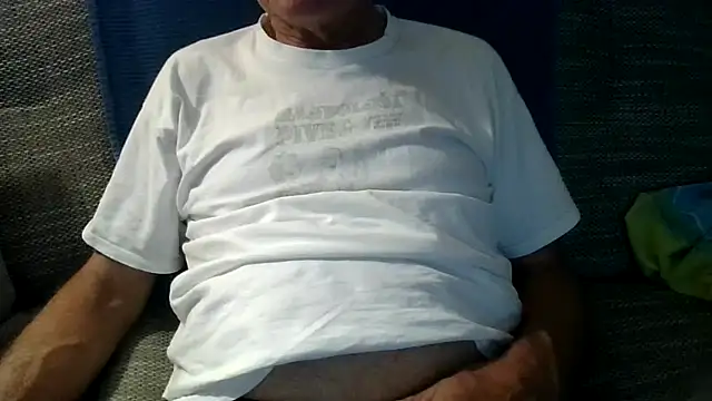 Snapshot of velikifant7 chatting on 05-04-26, 05:53 velikifant7 online show from 05-04-26, 05:53