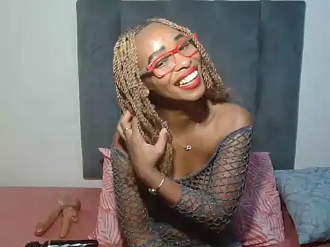 Snapshot of GorillaGripCunt77 chatting on 11-04-25, 01:43 GorillaGripCunt77 online show from 11-04-25, 01:43