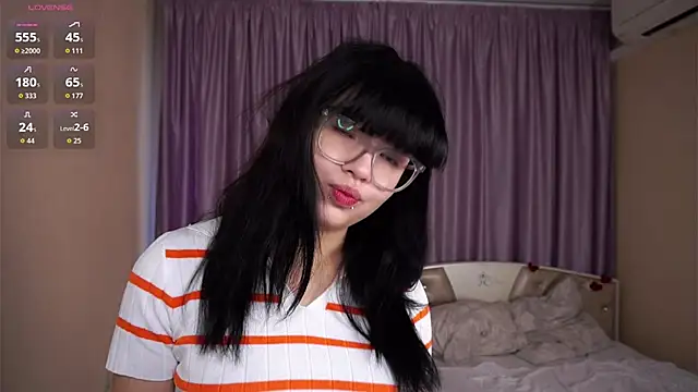 Snapshot of VerniceEngelking chatting on 10-03-25, 05:04 VerniceEngelking online show from 10-03-25, 05:04