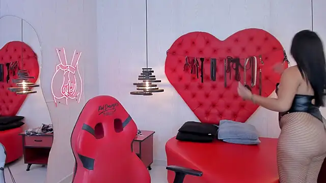 Miiaa Foxyy  online show from 10-18-25, 03:31