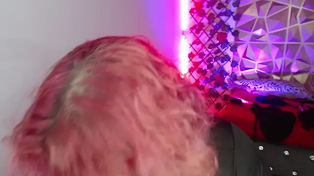 Snapshot of poison_doll2 chatting on 11-13-25, 05:56 poison doll2 online show from 11-13-25, 05:56