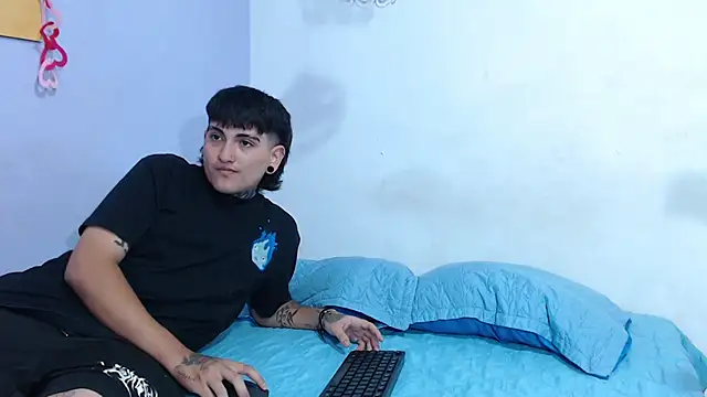 Snapshot of onixandghosty1 chatting on 12-05-25, 06:59 onixandghosty1 online show from 12-05-25, 06:59