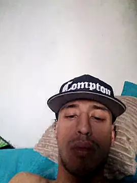 Snapshot of Santi2323xxX chatting on 04-20-26, 10:11 Santi2323xxX online show from 04-20-26, 10:11