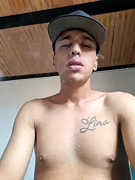 Snapshot of Santi2323xxX chatting on 07-17-26, 05:29 Santi2323xxX online show from 07-17-26, 05:29