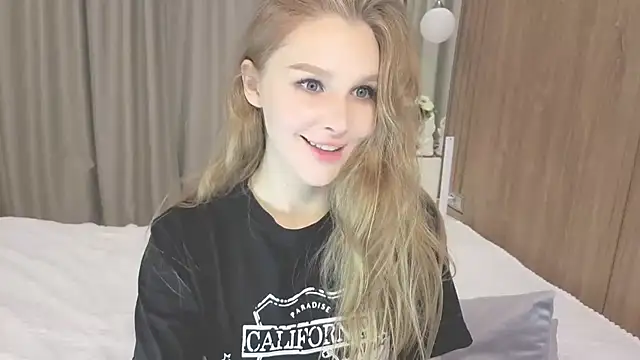 Snapshot of Brigitte_Bardot chatting on 10-11-25, 04:44 Brigitte Bardot online show from 10-11-25, 04:44