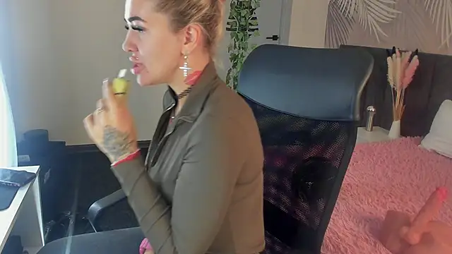 Kira Key online show from 11-03-25, 01:51