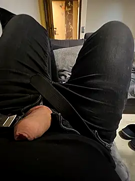 Snapshot of bigdicksklave chatting on 02-25-26, 08:35 bigdicksklave online show from 02-25-26, 08:35