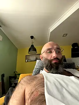 Snapshot of smint06 chatting on 10-05-25, 03:43 smint06 online show from 10-05-25, 03:43