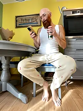 Snapshot of smint06 chatting on 10-19-25, 12:50 smint06 online show from 10-19-25, 12:50