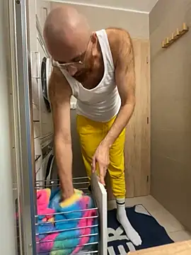 Snapshot of smint06 chatting on 10-27-25, 07:29 smint06 online show from 10-27-25, 07:29