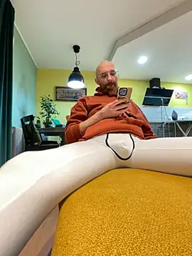 Snapshot of smint06 chatting on 10-30-25, 04:19 smint06 online show from 10-30-25, 04:19